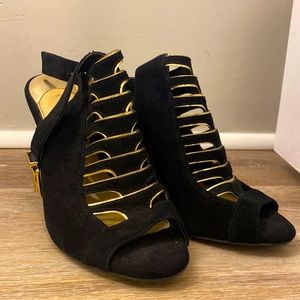 Gianni Bini black and gold heels